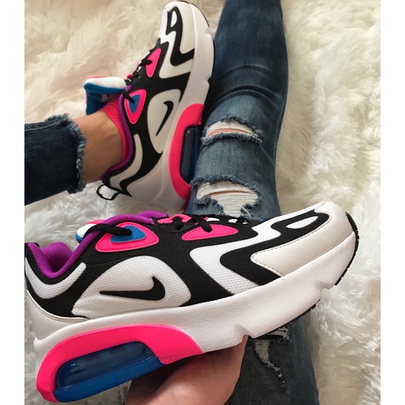 NWT Nike Air Max 200 Women’s/Youth Shoe NWT Nike Air Max 200 Women’s/Youth Shoe